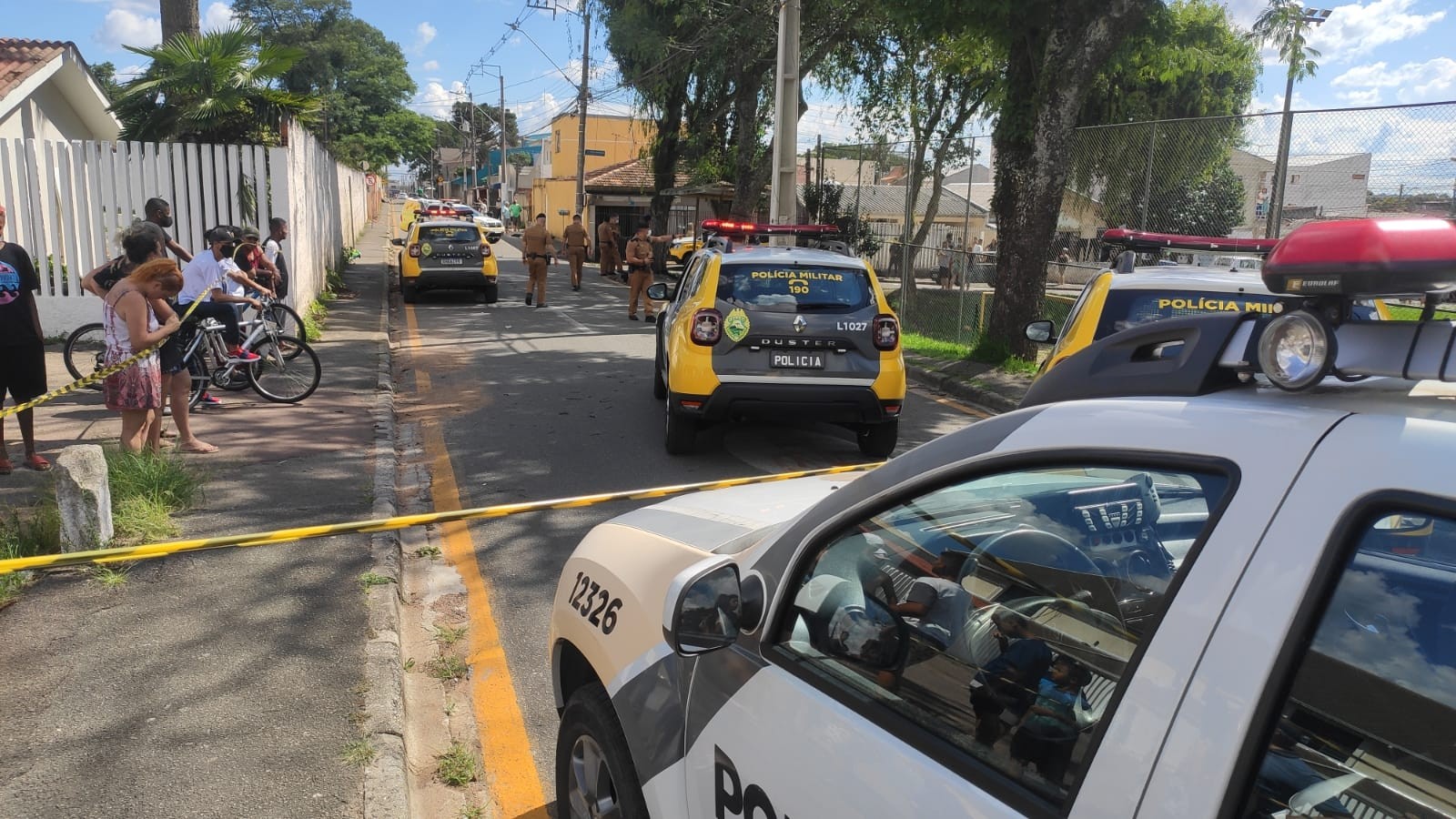 Um morre e quatro são baleados em tiroteio na Cidade Industrial de Curitiba; polícia acredita em acerto de contas