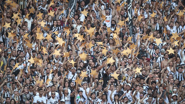 Torcida do Atlético-MG ergue milhares de estrelas amarelas no Mineirão