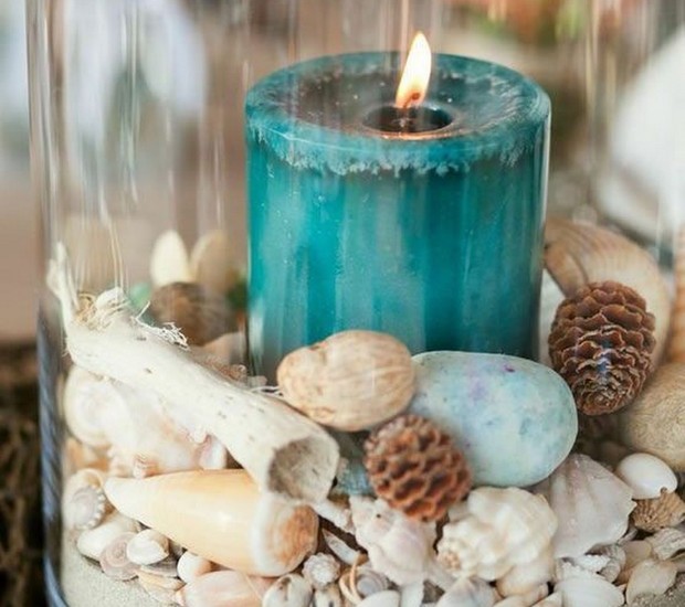 Conchas e areia também são bem-vindas para decorar vidros, potes de mantimentos ou garrafas. Servem também como porta-velas (Foto: Reprodução Pinterest)