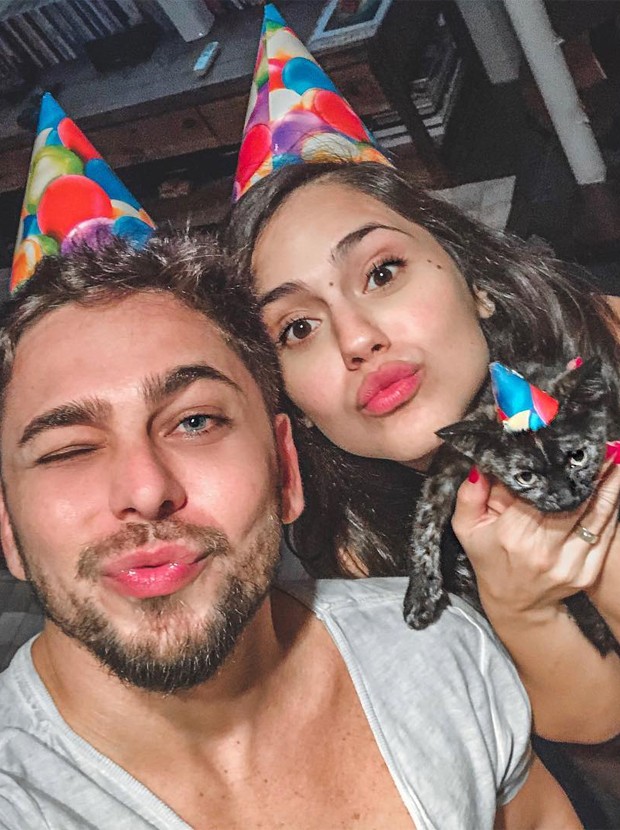 Jéssika Alves festeja aniversário com Ibrahim Lopes e gatinho de estimação (Foto: Reprodução/Instagram)