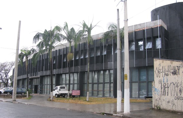 Local da antiga loja da KTM na avenida dos Bandeirantes (Foto: Rafael Miotto/G1)