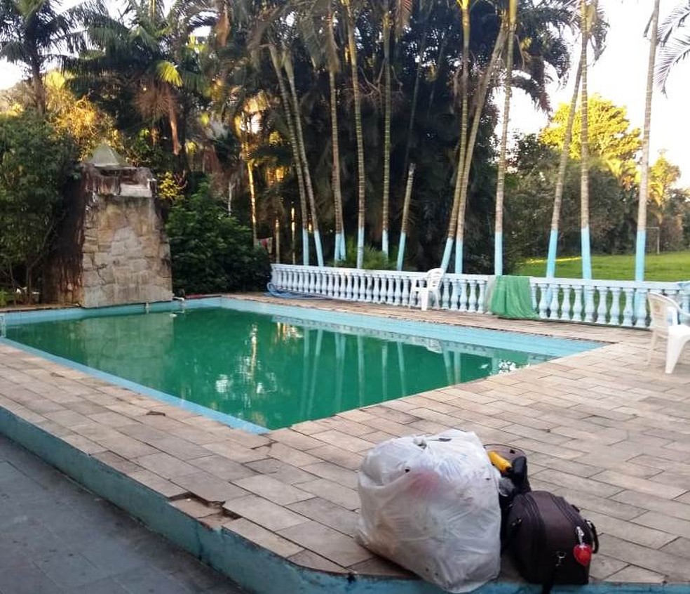 Internos alegaram que eram jogados em piscina de clínica durante a noite (Foto: Divulgação/Polícia Civil)
