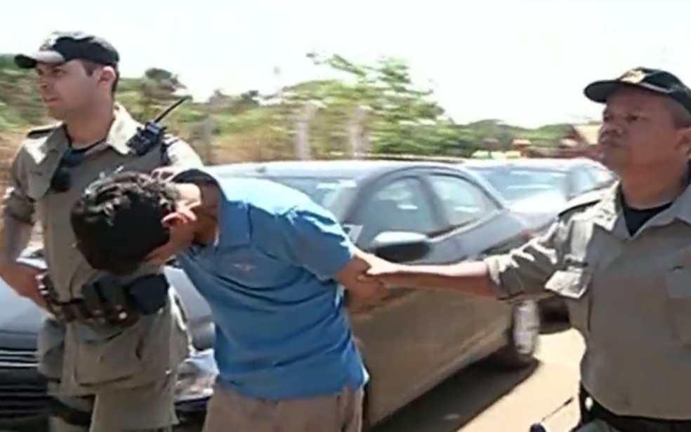 Daniel Ramos da Silva, de 37 anos, foi preso suspeito de matar mulher e colocar corpo em uma mala, em Rio Verde (Foto: Reprodução/TV Anhanguera)