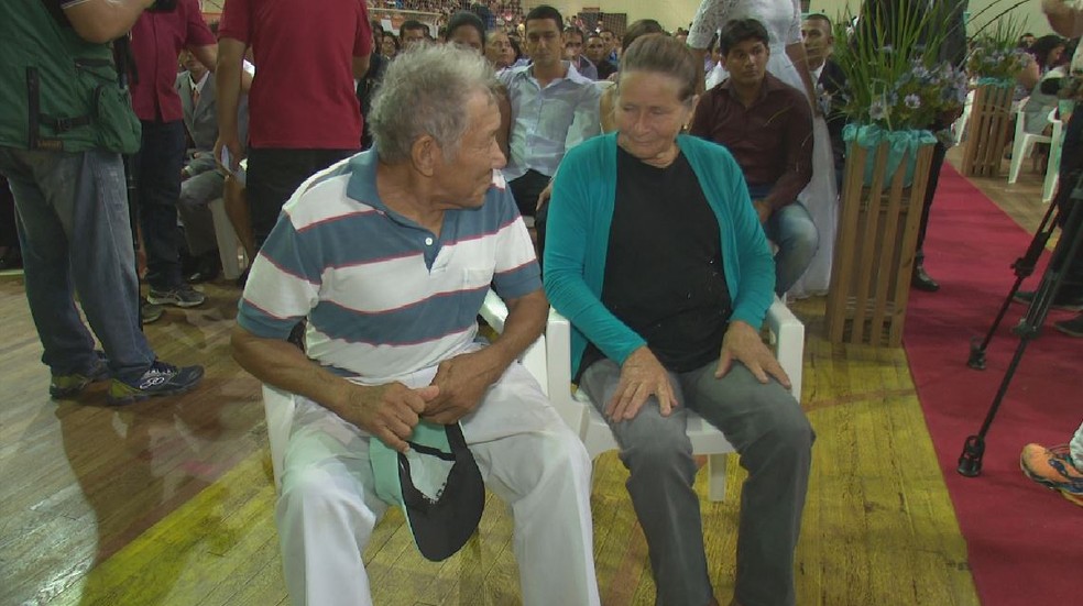 Aposentados aproveitaram o casamento coletivo para oficializar a união de 30 anos  (Foto: Reprodução/Rede Amazônica Acre )