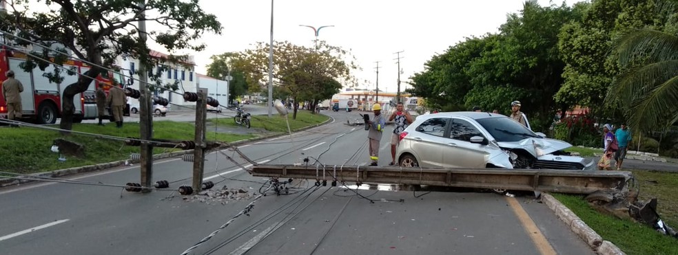 Acidente na madrugada desta sexta-feira, em SÃ£o LuÃ­s â€” Foto: Douglas Pinto / TV Mirante