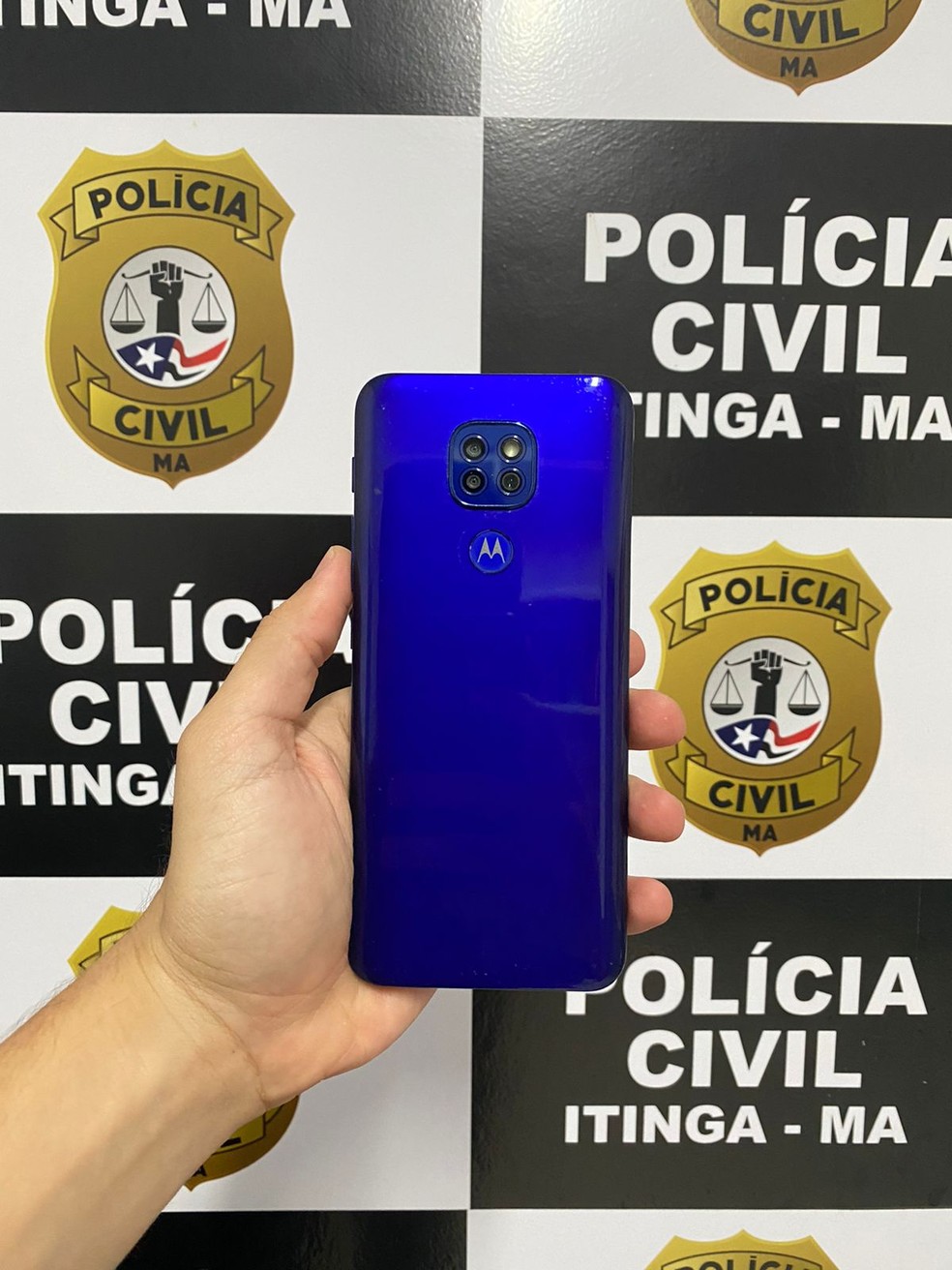 Com o suspeito, a Polícia Civil do Maranhão apreendeu um celular roubado. — Foto: Divulgação/Polícia Civil do Maranhão