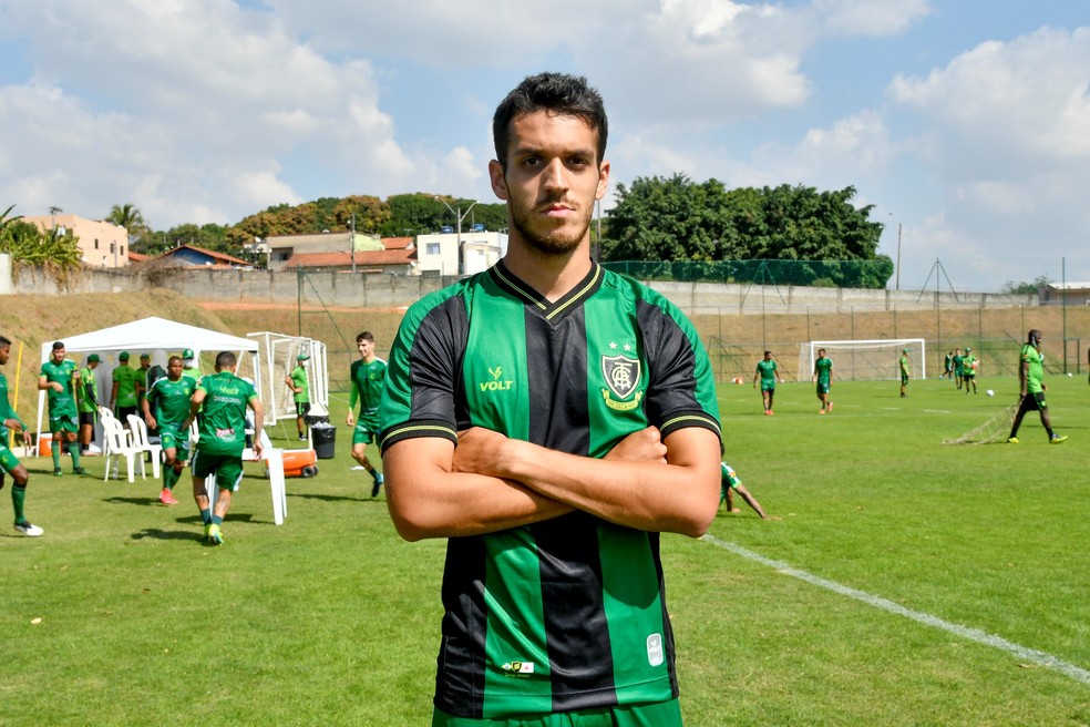 Lucas Kal acerta permanência no América-MG; veja quanto o São Paulo mantém dos direitos do atleta