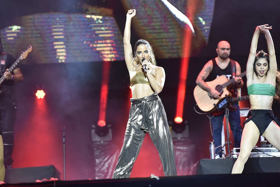 Anitta no palco da Arena Fonte Nova (Foto: Elias Dantas/Ag. Haack)