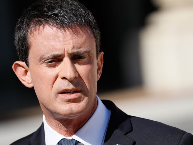 O primeiro-ministro da França, Manuel Valls, fala à imprensa após encontro com o presidente François Hollande, em Paris, na sexta (15) (Foto: Thomas Samson/AFP)
