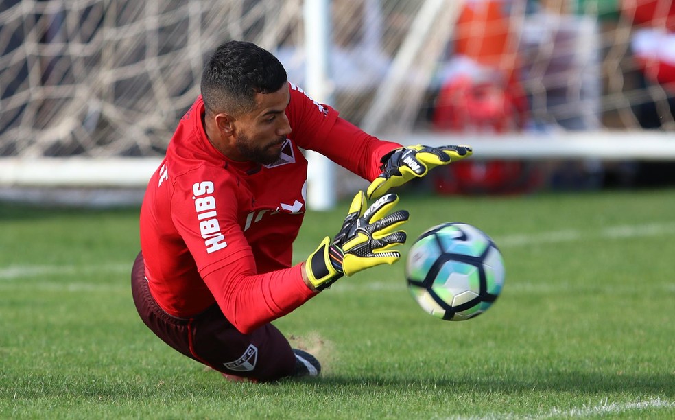 Renan Ribeiro ainda não chegou a um acordo sobre a renovação de contrato (Foto: Rubens Chiri / site oficial do SPFC)
