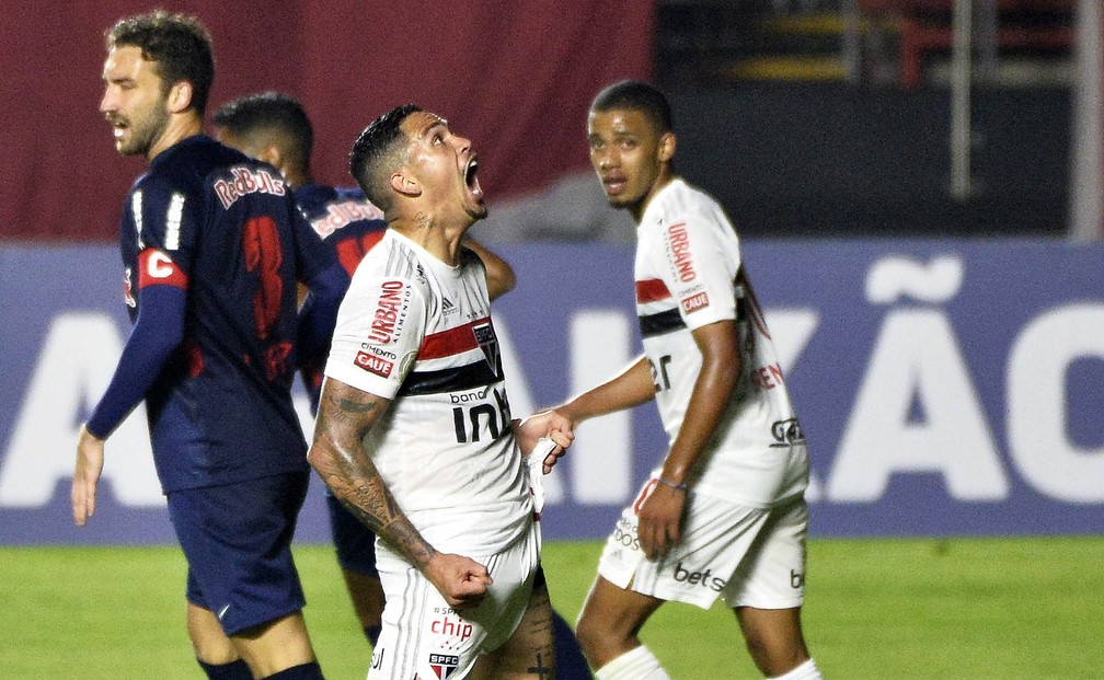 Luciano em jogo do São Paulo contra o Bragantino — Foto: Marcos Ribolli