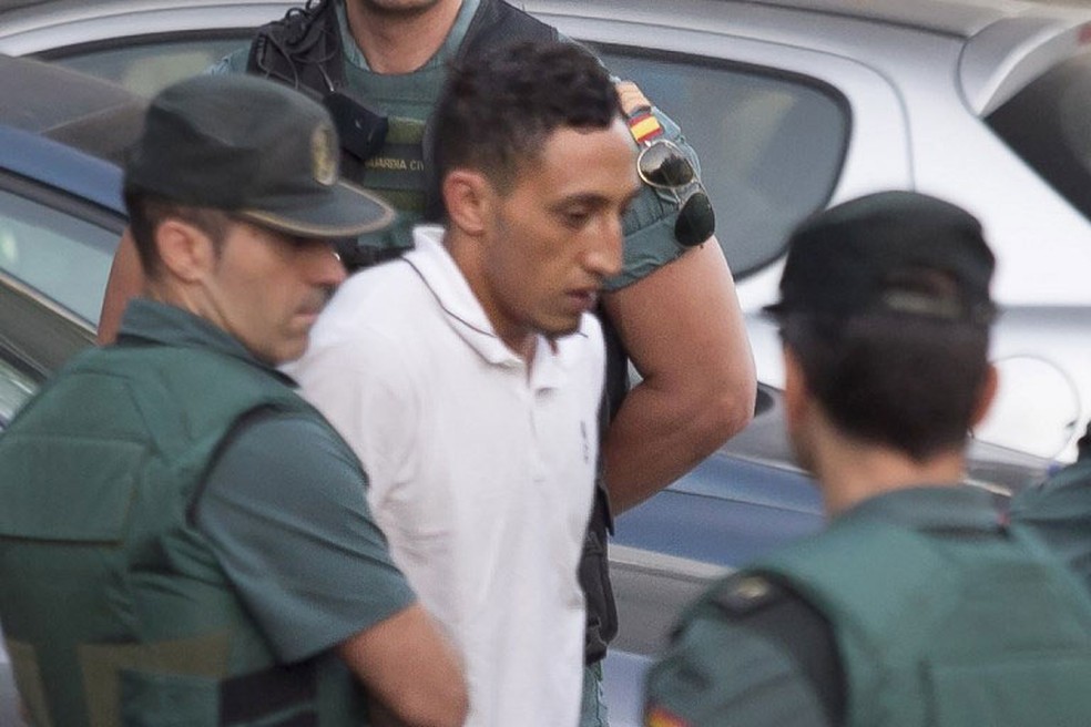 Driss Oukabir compareceu a audiência em tribunal de Madri, na Espanha, nesta terça-feira (22). Ele é suspeito de participar de célula terrorista envolvida no atentado de Barcelona (Foto: AFP)   (Foto: AFP)