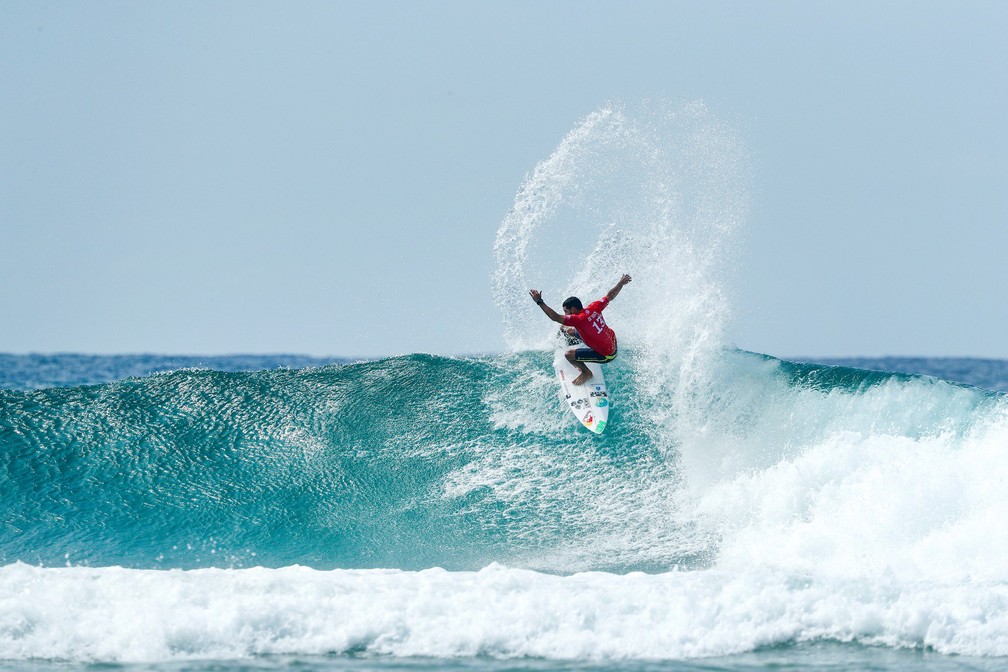 Adriano de Souza perdeu para Adrian Buchan na Gold Coast (Foto: Divulgação/WSL)