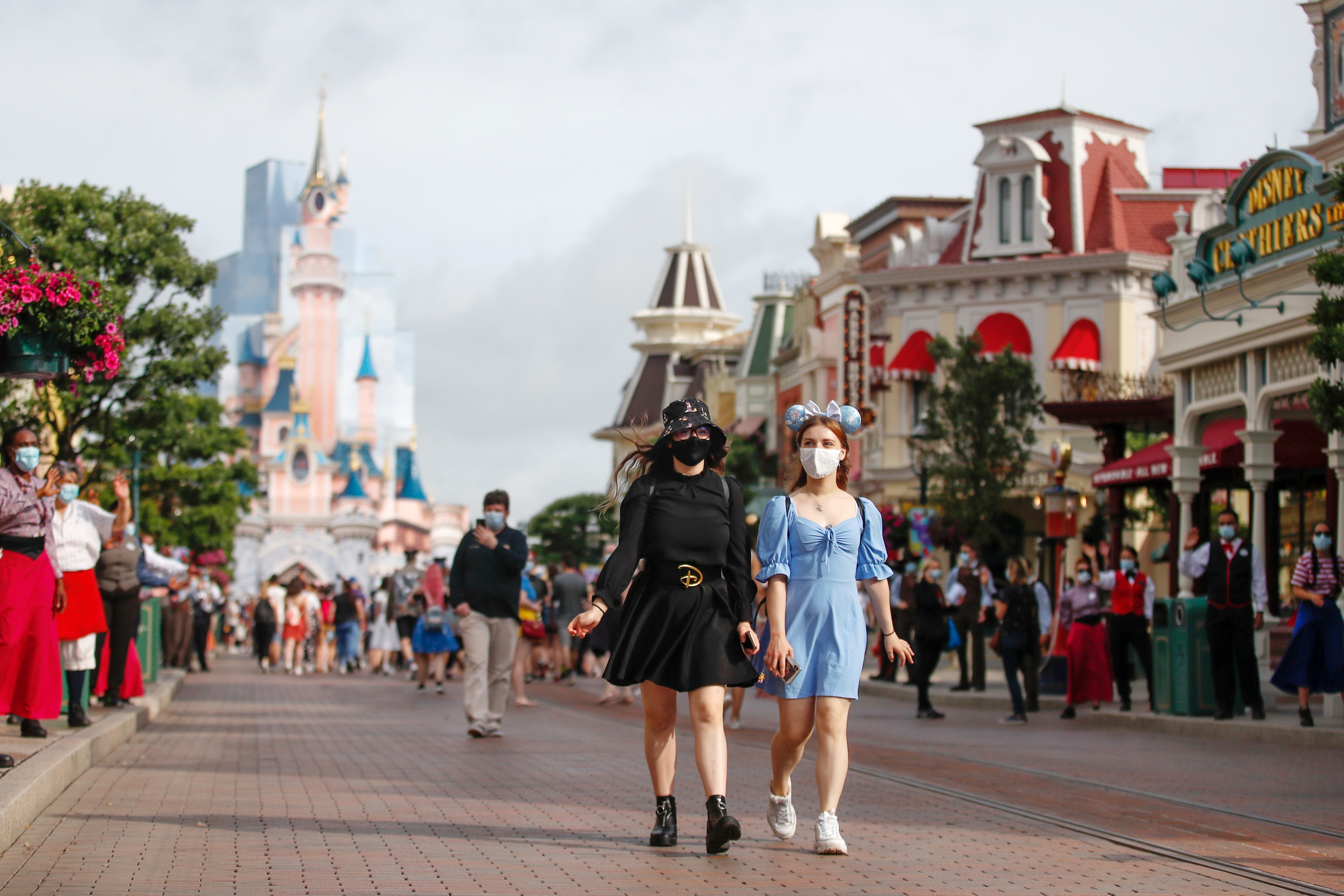 Disney de Paris reabre após 8 meses fechada por conta da pandemia thumbnail