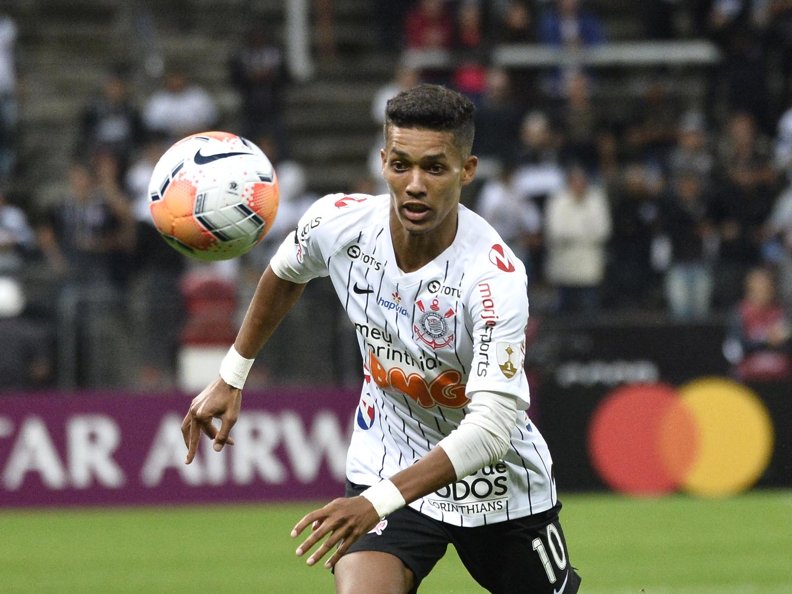 Perto do Benfica, Pedrinho tem futuro no Corinthians com três torneios e número incerto de jogos