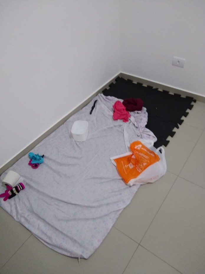 Menina que morreu por desnutrição em jejum em Ubatuba era obrigada a dormir no chão, segundo polícia — Foto: Arquivo pessoal