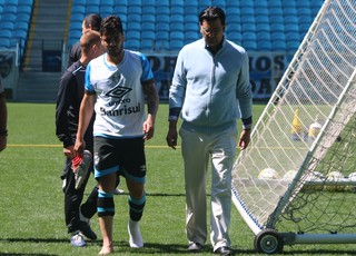 Que fase! Treino do Grêmio tem dois com lesão e retornos no meio-campo