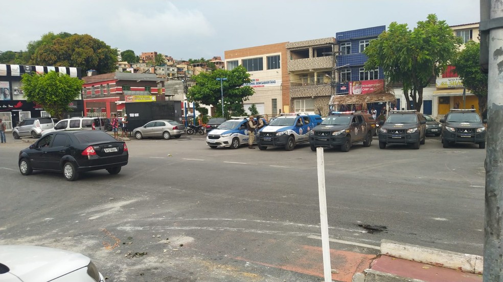 Polícia Militar acompanha situação em Periperi — Foto: Lisboa Júnior/TV Bahia