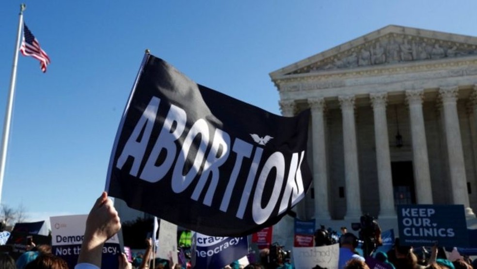 Desde a decisão da Suprema Corte no caso Roe versus Wade, em 1973, o aborto é considerado um direito fundamental nos EUA — Foto: Reuters