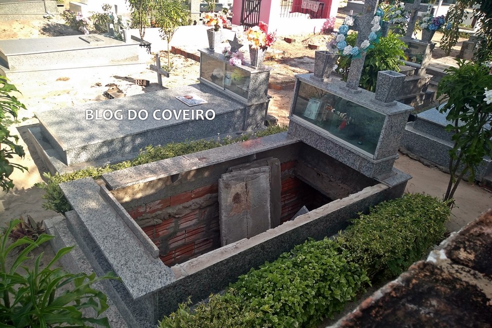 Suspeito caiu sobre um túmulo coberto por granito — Foto: Blog do Coveiro