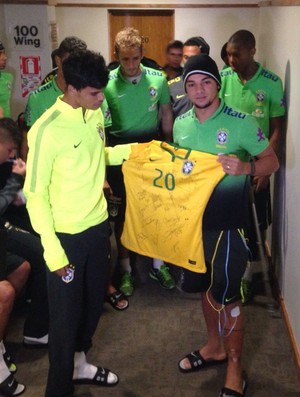 Judivan volta ao Brasil para avaliar necessidade de cirurgia no joelho