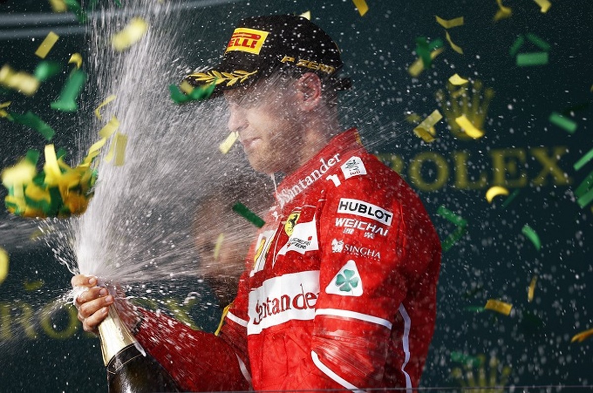 Vettel comemora vitória sobre Hamilton e bom início da Ferrari ...
