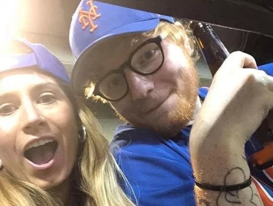 O músico Ed Sheeran com a esposa (Foto: Instagram)