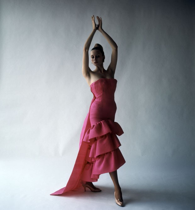 Flamenco-style evening dress, Cristóbal Balenciaga, Paris, 1961. Photograph by Cecil Beaton, 1971 (Foto: © Cecil Beaton Studio Archive at Sotheby's)