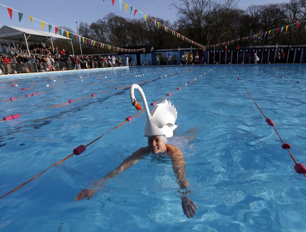 Natação Cisne competidores campeonato UK Cold water (Foto: Agência Reuters)