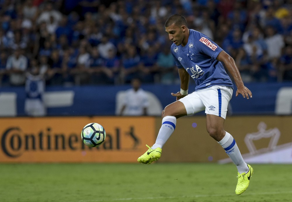 Fifa intima Cruzeiro a quitar dívida por Ábila em 30 dias; clube prepara recurso