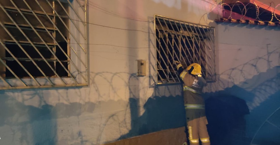 Incêndio foi controlado por uma equipe dos bombeiros — Foto: Corpo de Bombeiros/ Divulgação