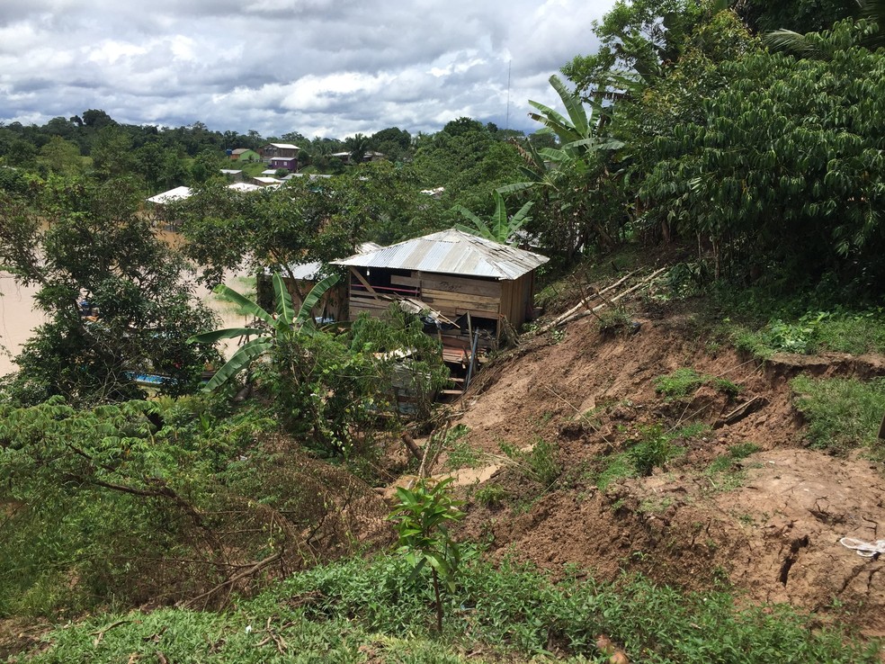 Deslizamento atinge ao menos 70 casas em Marechal Thaumaturgo  — Foto: Divulgaçãoo/Asscom Prefeitura 