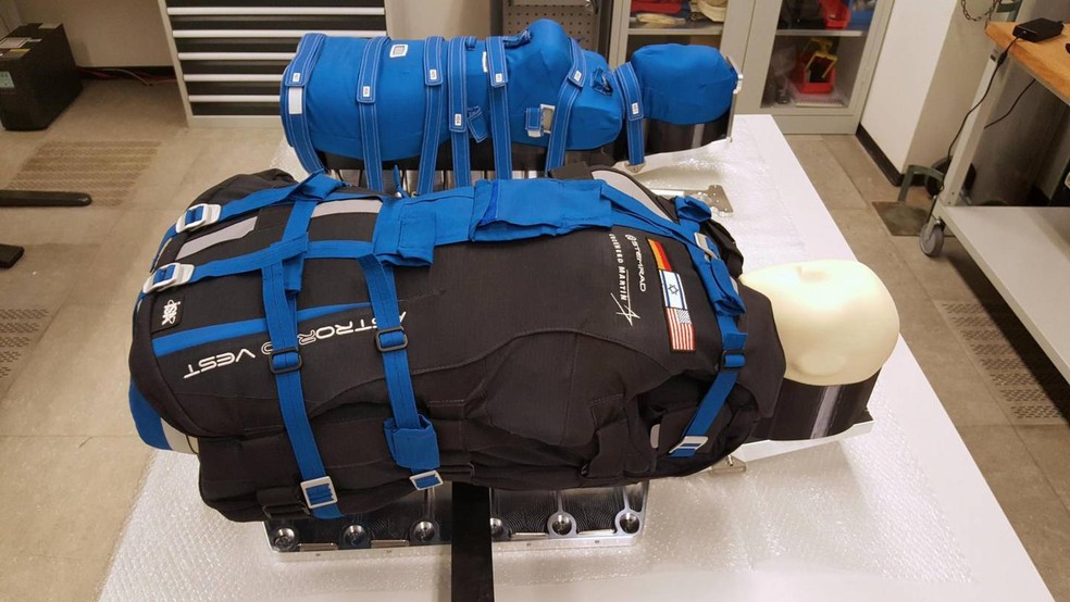 Helga e Zohar, os dois torsos "fantasmas" que irão para a missão Artemis I — Foto: Divulgação