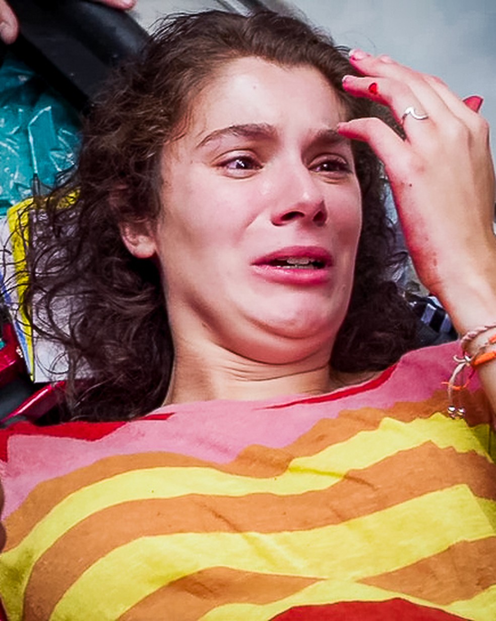 Meg (Giulia Bertolli) se desespera com sangramento, em 'Malhação - Toda Forma de Amar' — Foto: Globo