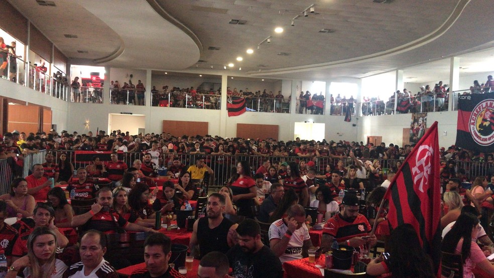Torcida Acrefl&aacute;naticos reunida para a final da Libertadores 2023 &mdash; Foto: Cr&eacute;ditos: Cassius