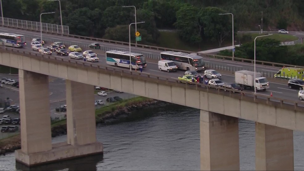 Acidente na Ponte RioNiterói causa transtornos
