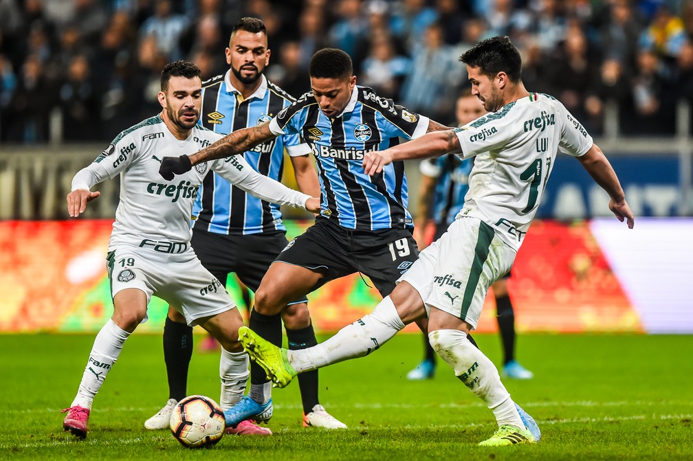 Luan, zagueiro do Palmeiras, teve bom desempenho contra o ataque do Grêmio — Foto: Vinícius Costa/BP Filmes