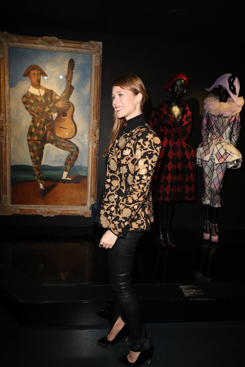 Mariana Ximenes se encanta com exposição comemorativa da Dior em Paris (Foto: Antonio Barros)