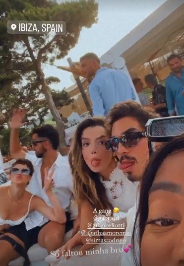 Ludmilla curte Ibiza com Gio Lancellotti, Agatha Moreira, Rodrigo Simas e Vinicius Jr. (Foto: Reprodução/ Instagram)