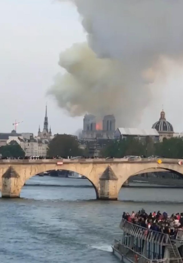  Wagner Santisteban e Antonia Morais mostram Catedral de Notre-Dame pegando fogo (Foto: reprodução/Instagram)