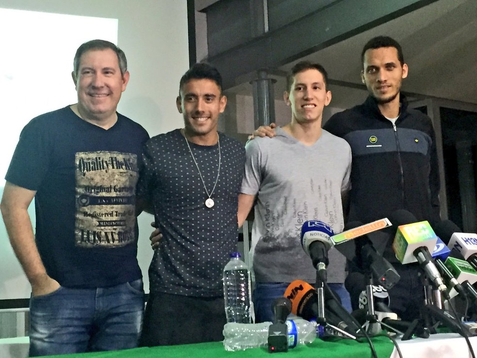 Rafael Henzel e os outros sobreviventes da tragédia aérea — Foto: Cahê Mota