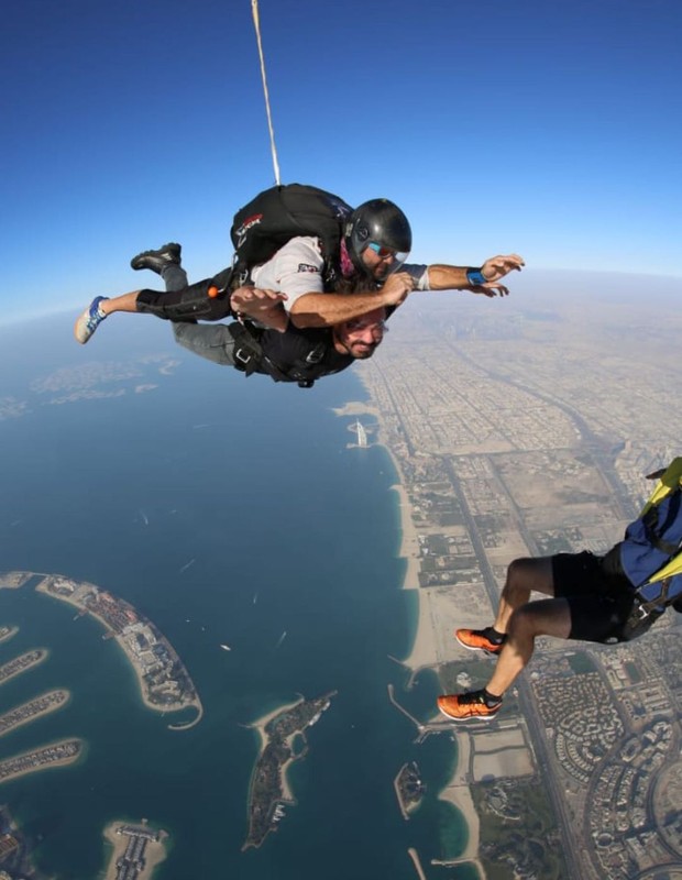 Maiara e Fernando pulam de paraquedas em Dubai (Foto: Reprodução/Instagram)