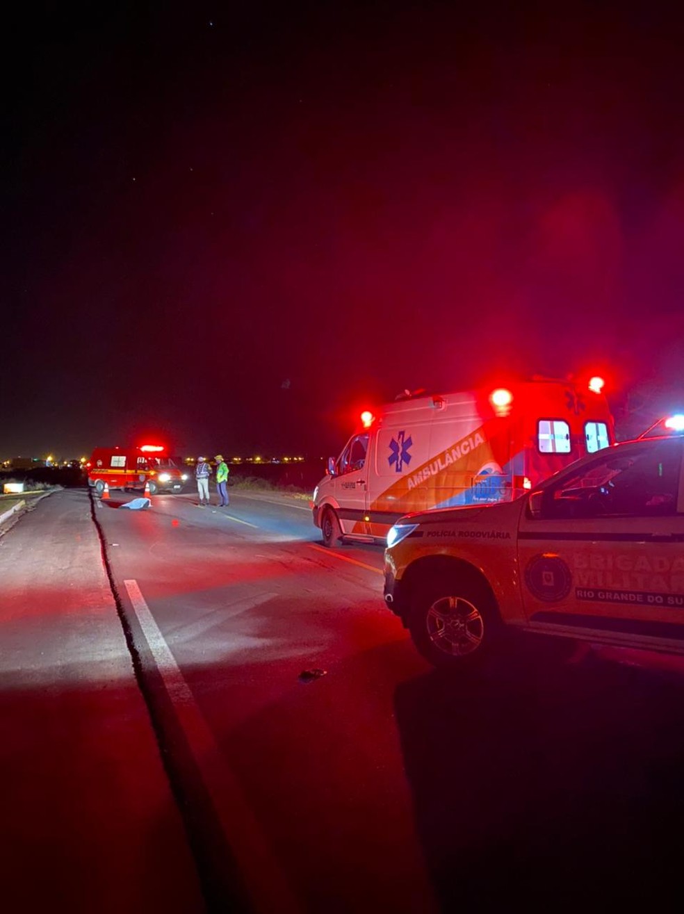Atropelamento em rodovia de Imbé foi atendido pelo CRBM na madrugada deste sábado (3) — Foto: Correio de Imbé/Divulgação