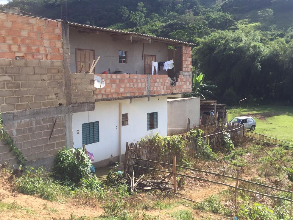 Casa onde ocorreu o crime em Lima Duarte â€” Foto: Marcus Pena/G1