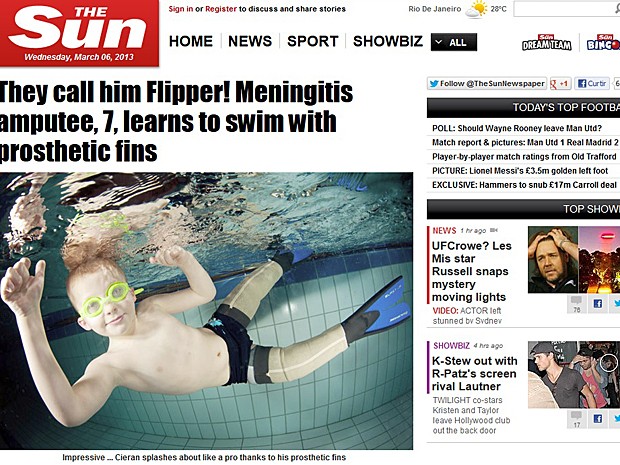 Cieran mergulha com suas próteses em forma de nadadeira (Foto: The Sun/Reprodução)