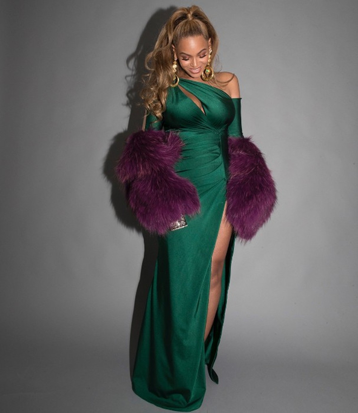 Beyoncé posa poderosa em evento com bolsa de R$ 15,7 mil | Celebridades ...
