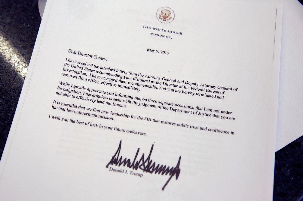 Imagem da carta em que Trump demite Comey (Foto: Joshua Roberts/Reuters)