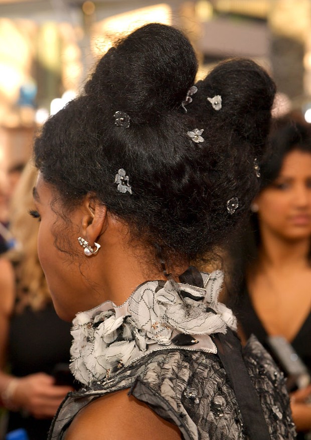 LOS ANGELES, CA - JANUARY 29:  Actor/singer Janelle Monáe, hair detail, attends the 23rd Annual Screen Actors Guild Awards at The Shrine Expo Hall on January 29, 2017 in Los Angeles, California.  (Photo by Lester Cohen/WireImage) (Foto: WireImage)