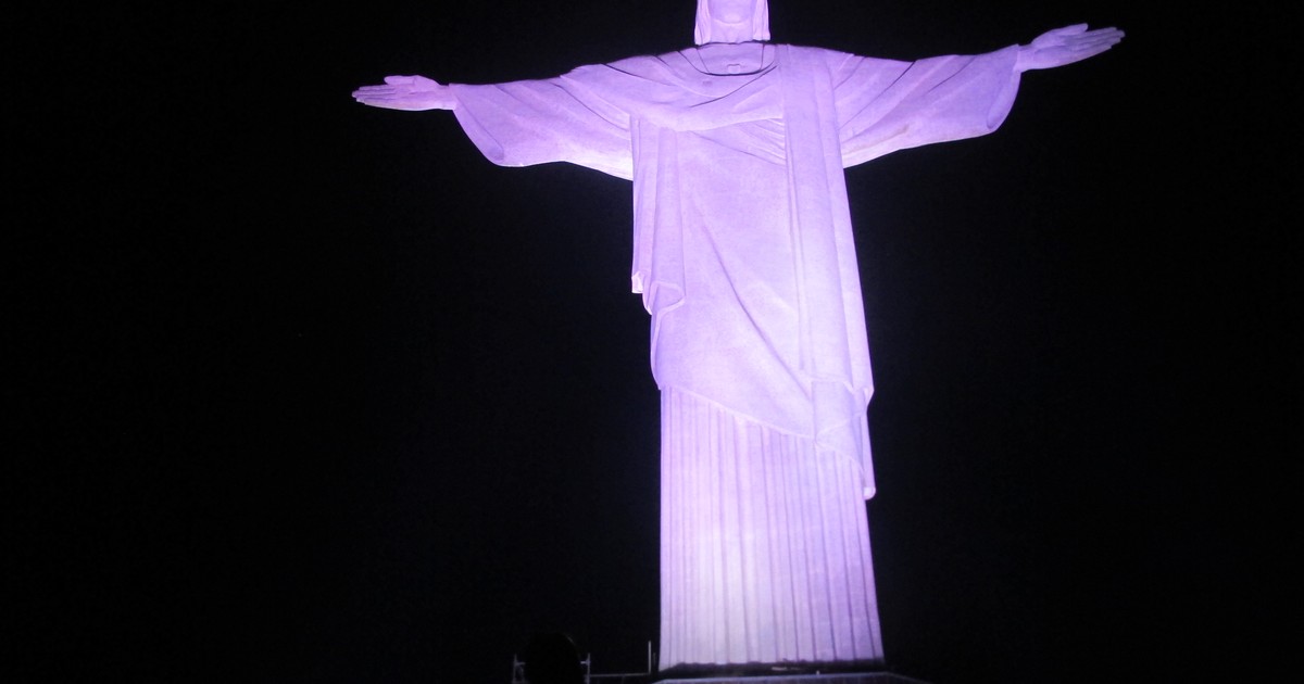 Saiba como são trocadas as cores da iluminação do Cristo Redentor