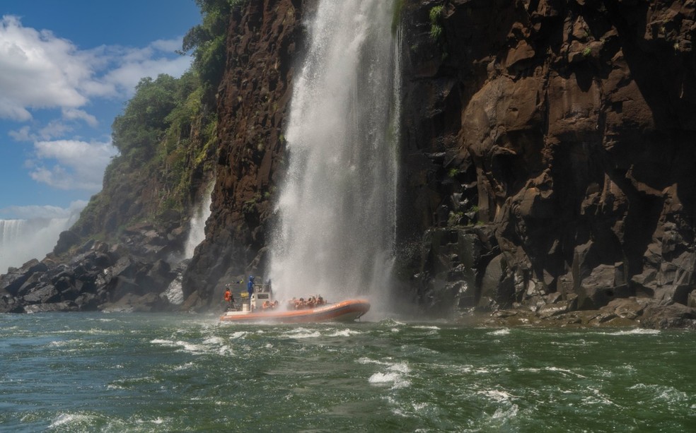 Passeios de barco nas quedas das Cataratas do iguaçu serão retomados — Foto: Parque Nacional do Iguaçu 